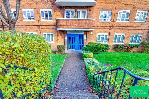 1 bedroom flat for sale, High Road, London