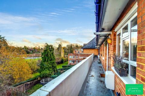 1 bedroom flat for sale, High Road, London