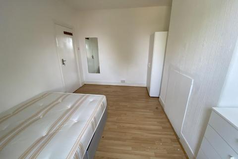 5 bedroom flat to rent, Walm Lane