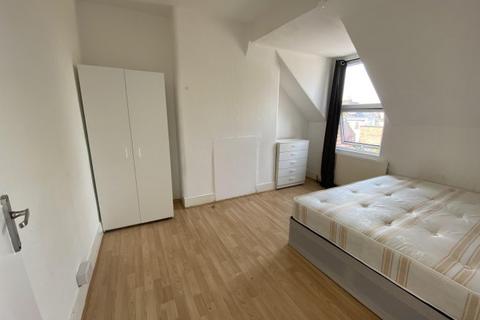 5 bedroom flat to rent, Walm Lane