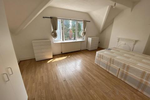 5 bedroom flat to rent, Walm Lane