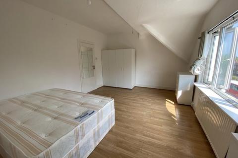 5 bedroom flat to rent, Walm Lane