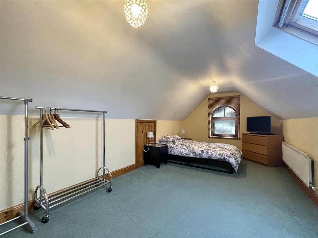 Attic bedroom 3