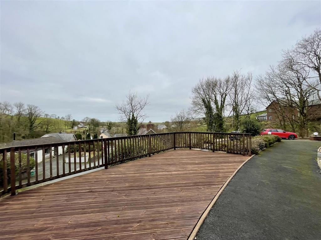 Fron Briallen decking.jpg