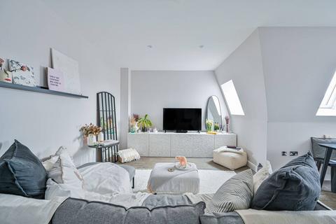 1 bedroom flat for sale, Ravenscar Road, Surbiton, SURBITON, KT6
