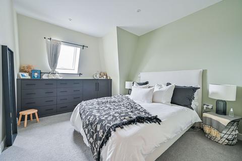 Ravenscar Road, Surbiton, SURBITON, KT6