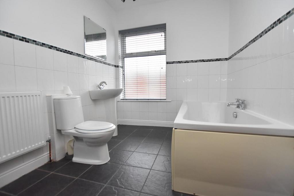 Bathroom (2).jpg