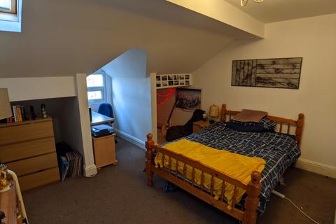 2 bedroom flat to rent, Derby Road, Manchester M14