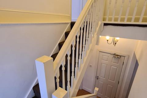2 bedroom flat to rent, Derby Road, Manchester M14