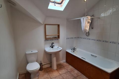 2 bedroom flat to rent, Derby Road, Manchester M14