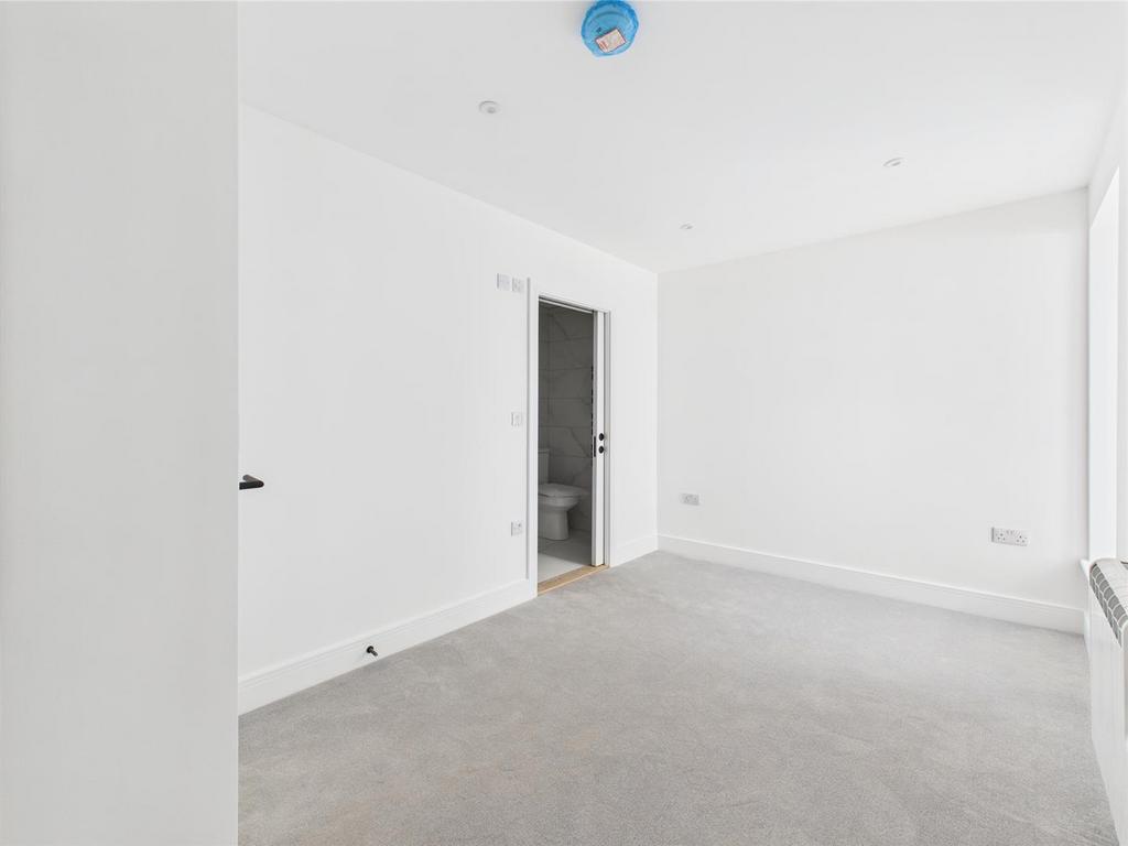 CAM04099 G0-PR0094-STILL003.jpg