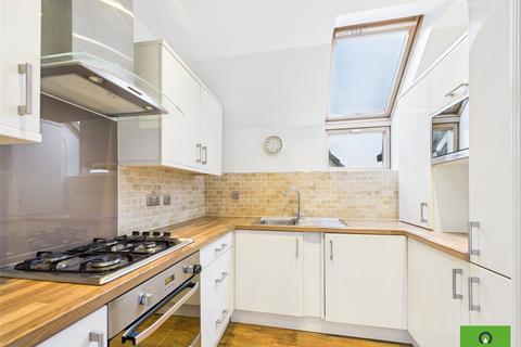2 bedroom flat to rent, Bluebell Close, Romford RM7