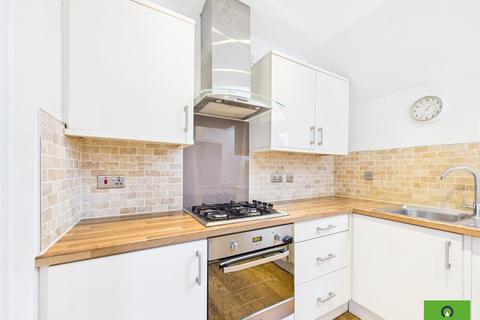 2 bedroom flat to rent, Bluebell Close, Romford RM7