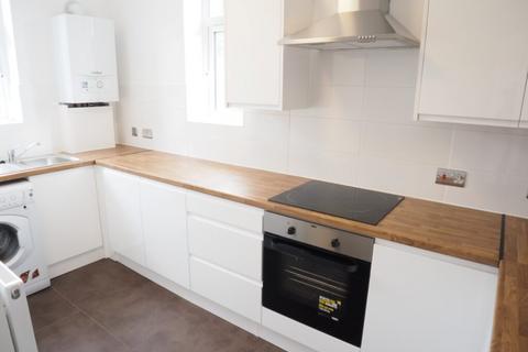 2 bedroom maisonette to rent, Myddelton Close