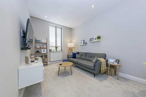 2 bedroom flat for sale, Chelsea Court, The Parade, Epsom