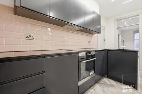 3 bedroom flat for sale, Green Lanes, London, N4