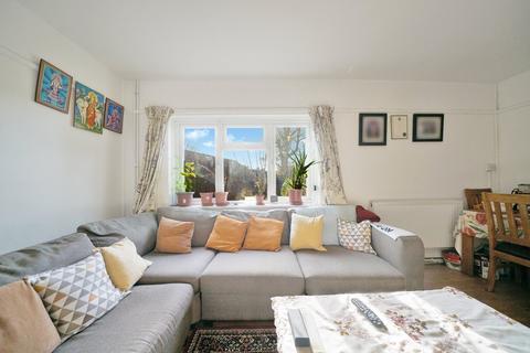 4 bedroom semi-detached house for sale, Norbury Avenue, Thornton Heath, CR7