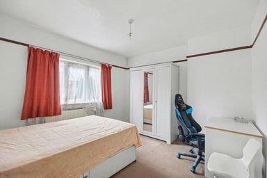 Bedroom 1 1.jpg