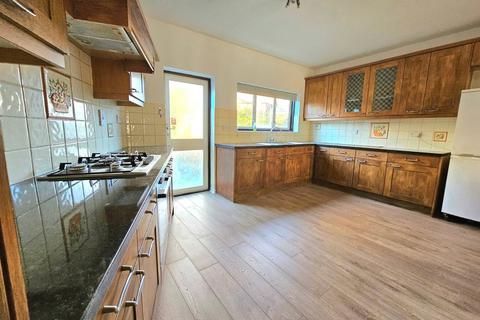 4 bedroom semi-detached house to rent, Norfolk Road, Upminster, RM14