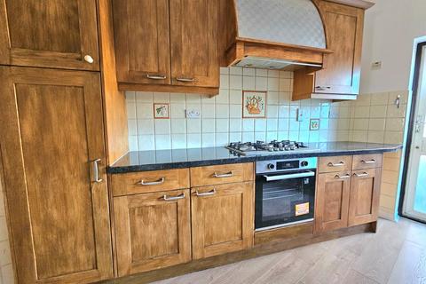 4 bedroom semi-detached house to rent, Norfolk Road, Upminster, RM14