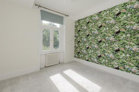 2 bedroom flat to rent, St. Quintin Avenue, London, W10