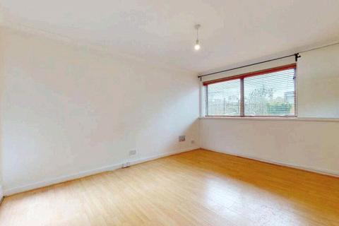 2 bedroom apartment to rent, Parkgate Road, Battersea SW11