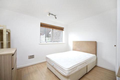 2 bedroom apartment to rent, Parkgate Road, Battersea SW11