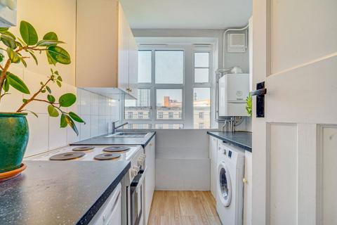 1 bedroom flat to rent, Fairfield Drive, London SW18