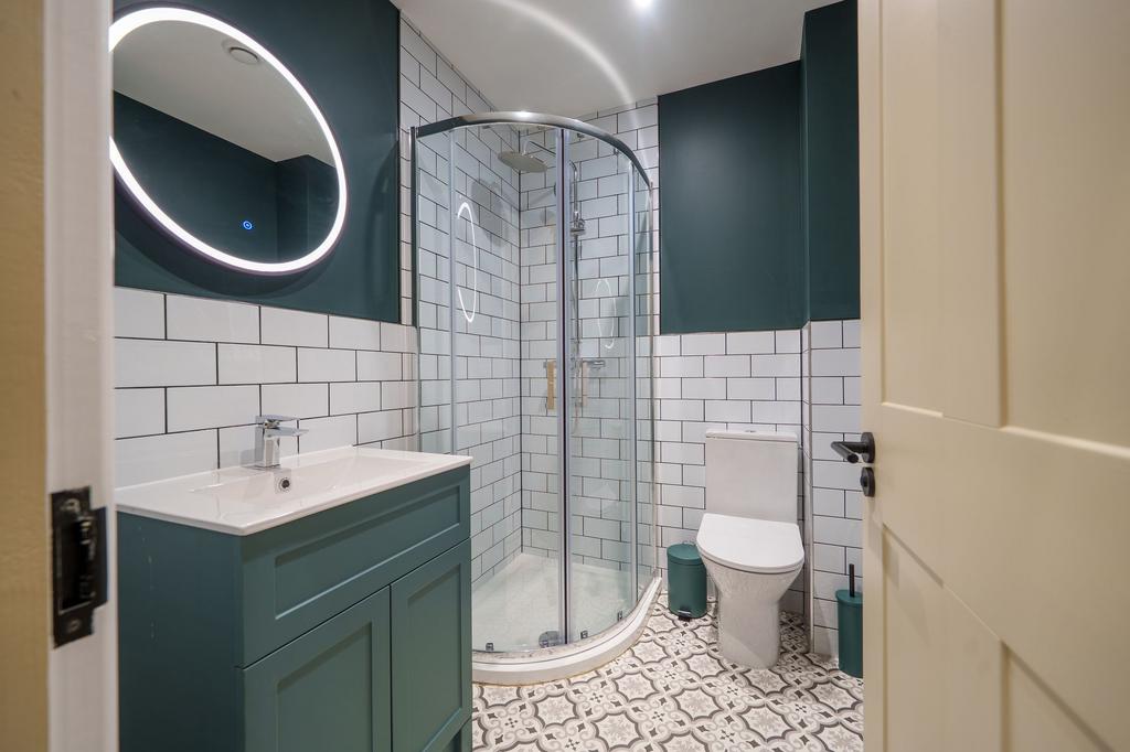 En-suite to bed 1