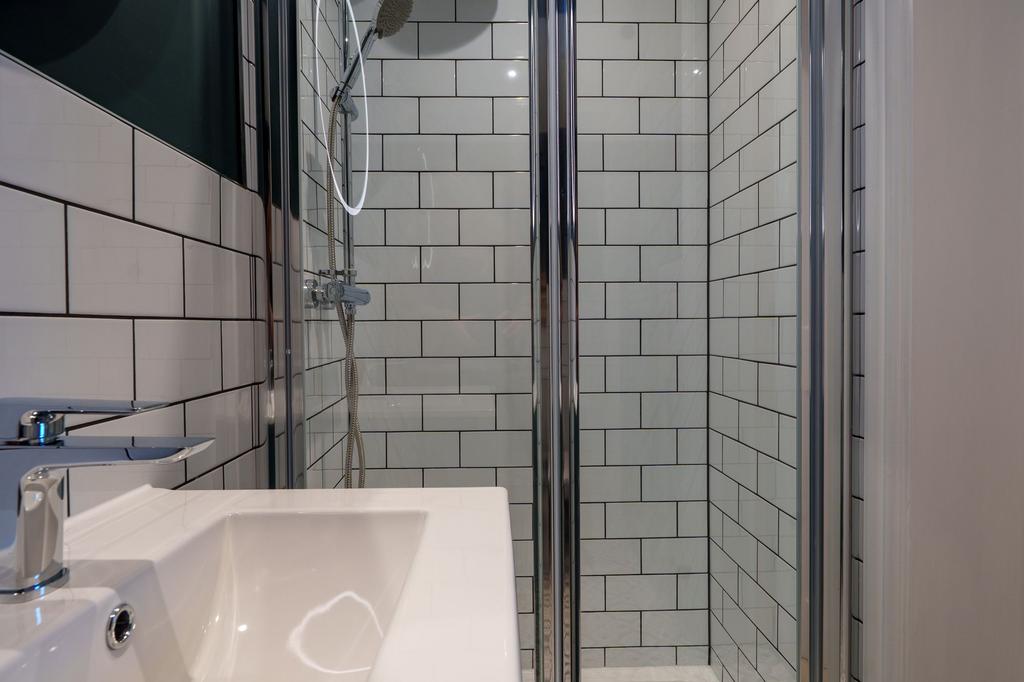 En-suite to bed 3