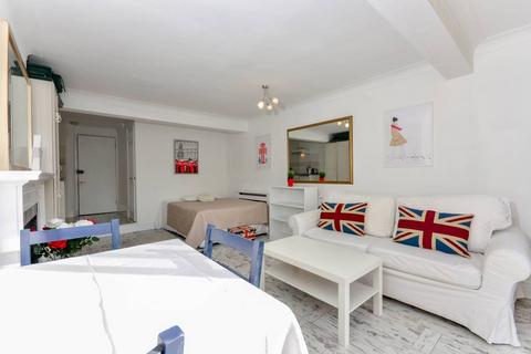 undefined, Wandsworth Bridge Road, Sands End, London, SW6