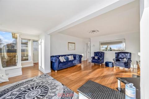 undefined, Fernwood Rise, Brighton