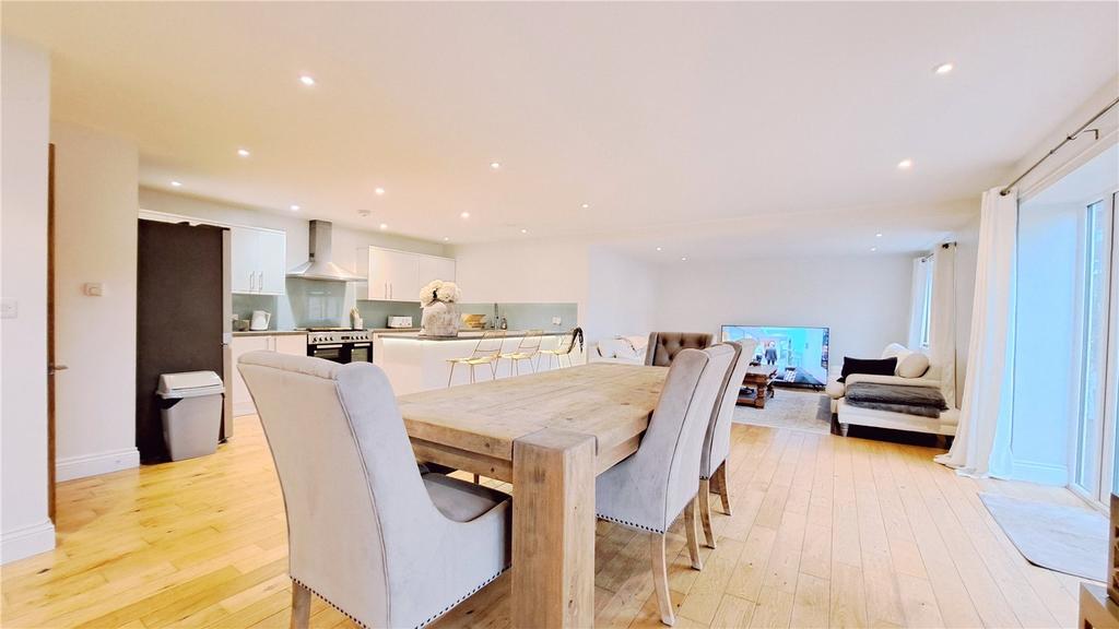 Living Room/Kitchen