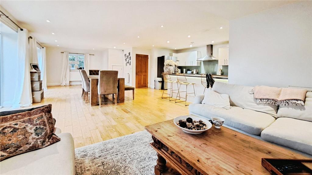 Living Room/Kitchen