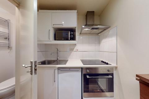 Studio to rent, Chatsworth Road