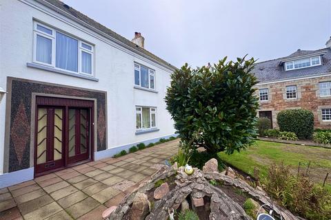 2 bedroom house to rent, St Peter - REN082