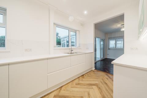 3 bedroom bungalow to rent, Mays Lane, Fareham, Hampshire, PO14