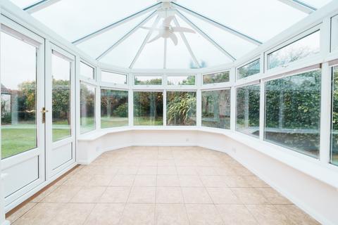3 bedroom bungalow to rent, Mays Lane, Fareham, Hampshire, PO14