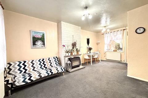 2 bedroom semi-detached house to rent, Cavendish Road, Greater Manchester OL11