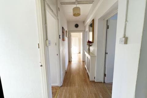 3 bedroom flat for sale, Avondale House, Avondale Square, London, SE1