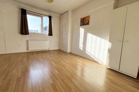 3 bedroom flat for sale, Avondale House, Avondale Square, London, SE1