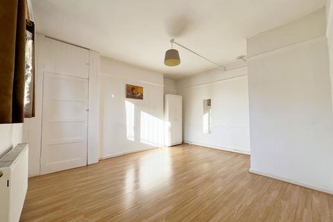 3 bedroom flat for sale, Avondale House, Avondale Square, London, SE1