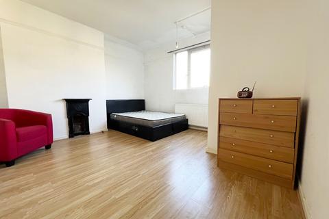 3 bedroom flat for sale, Avondale House, Avondale Square, London, SE1
