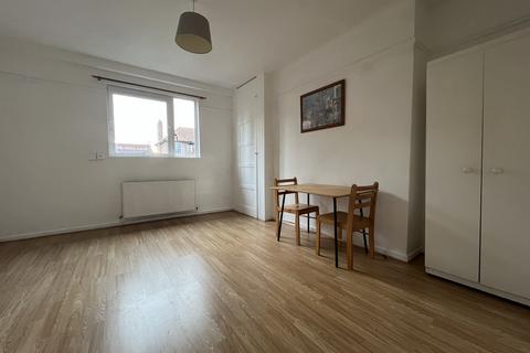 3 bedroom flat for sale, Avondale House, Avondale Square, London, SE1