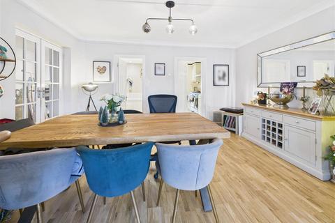 3 bedroom semi-detached house for sale, Burwood Close, Hersham, Walton-On-Thames
