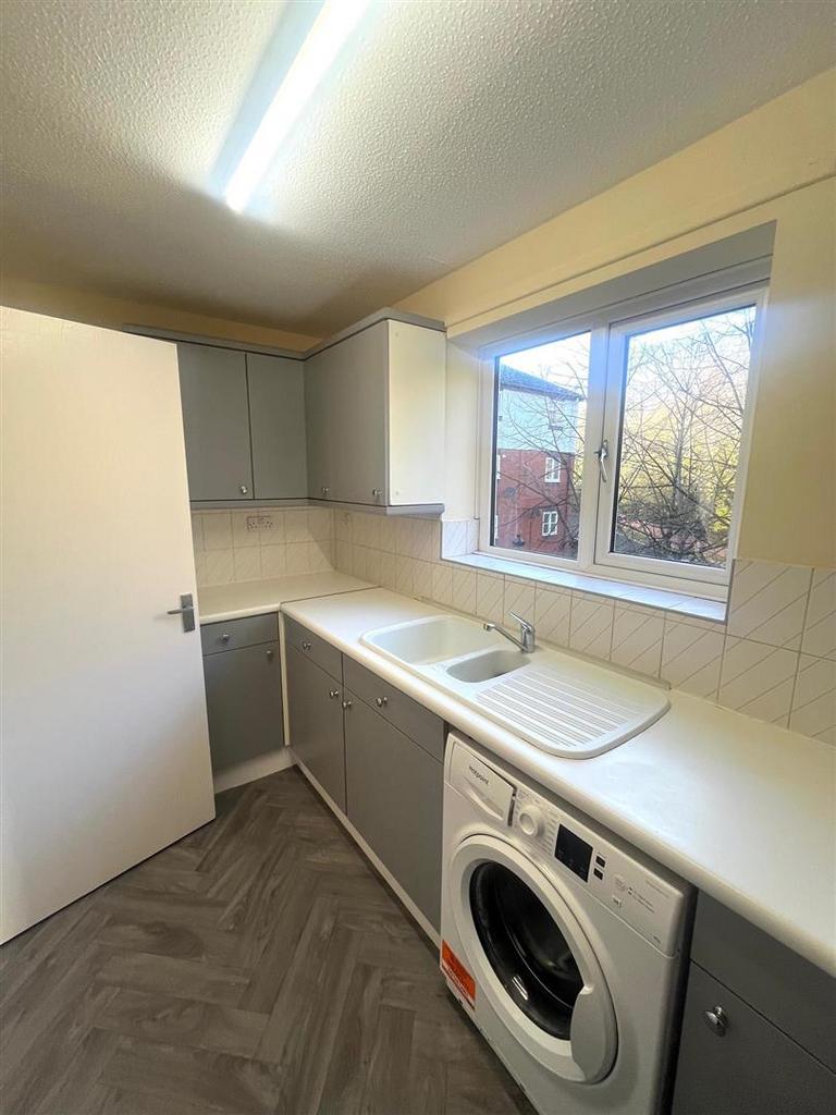 Kitchen 2.jpg
