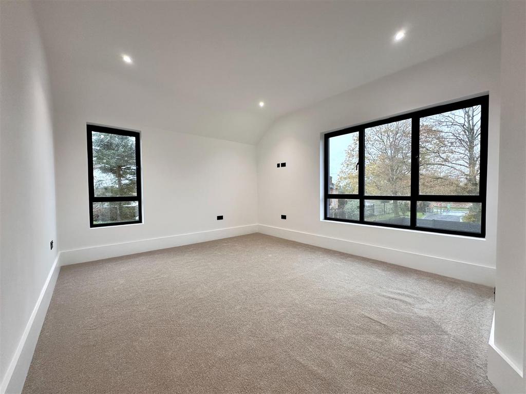 Dual-Aspect Master Bedroom 552