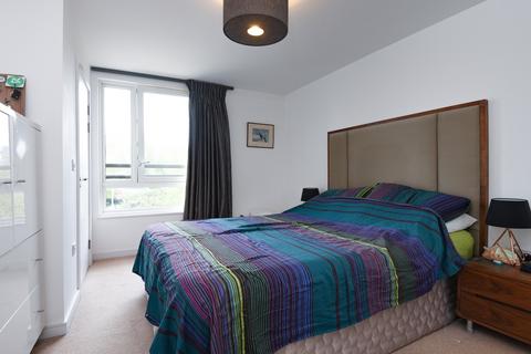 undefined, Blondin Way, Surrey Quays, London, SE16
