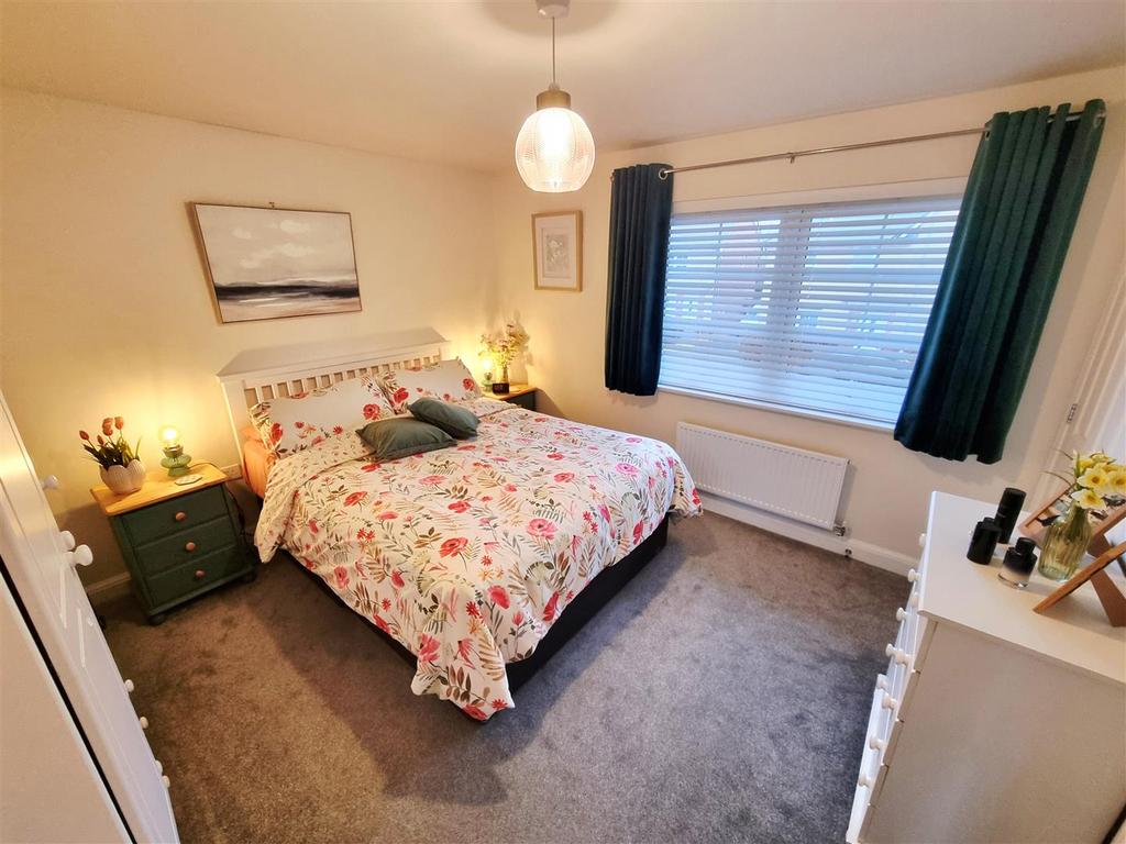 Bed 1.jpg
