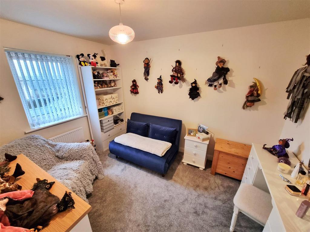 Bed 2.jpg